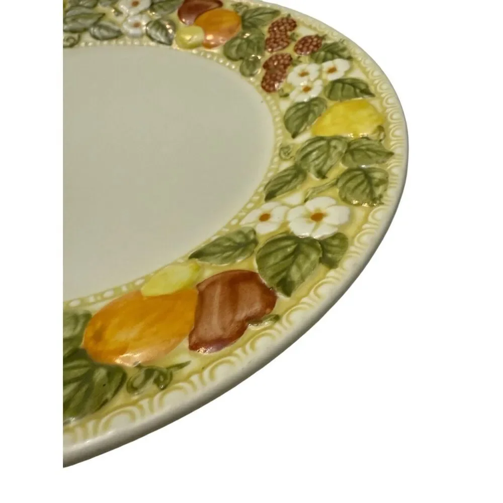 Metlox Vernonware Della Robbia Dinner Plates 1960’s Fruit Basket Pattern Embosse
